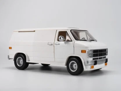 Ramen Economical Vans REV01 White 1/12 Scale Vehicle