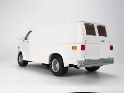 Ramen Economical Vans REV01 White 1/12 Scale Vehicle